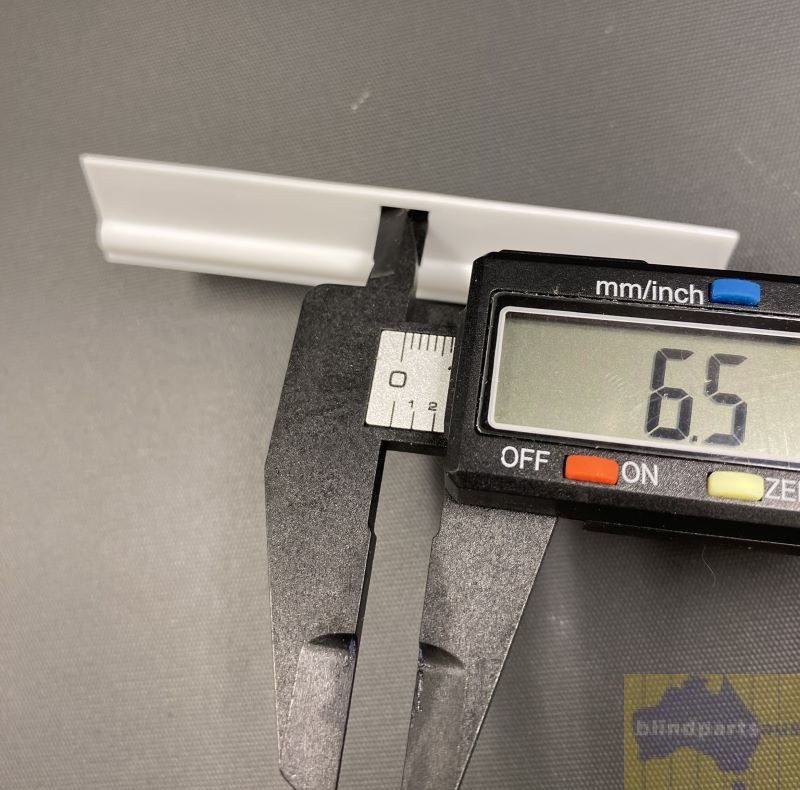 Vertical blind slat hanger for DIY blinds