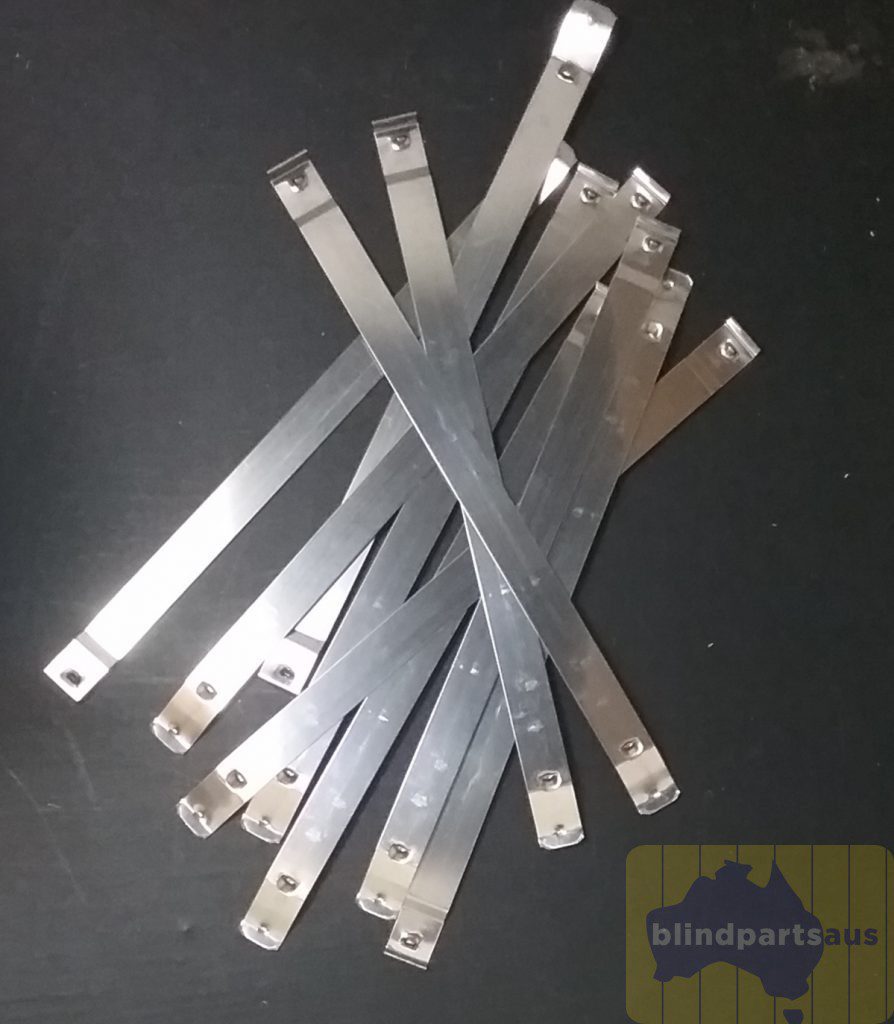 Spacer links metal 115mm generic (4) Spacer links metal to suit 127mm generic vertical blind carriers pack of 10