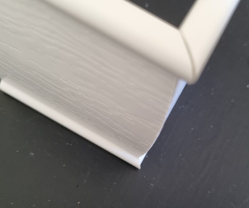 Pelmet returns or corners for composite venetian blinds 83mm textured finish white