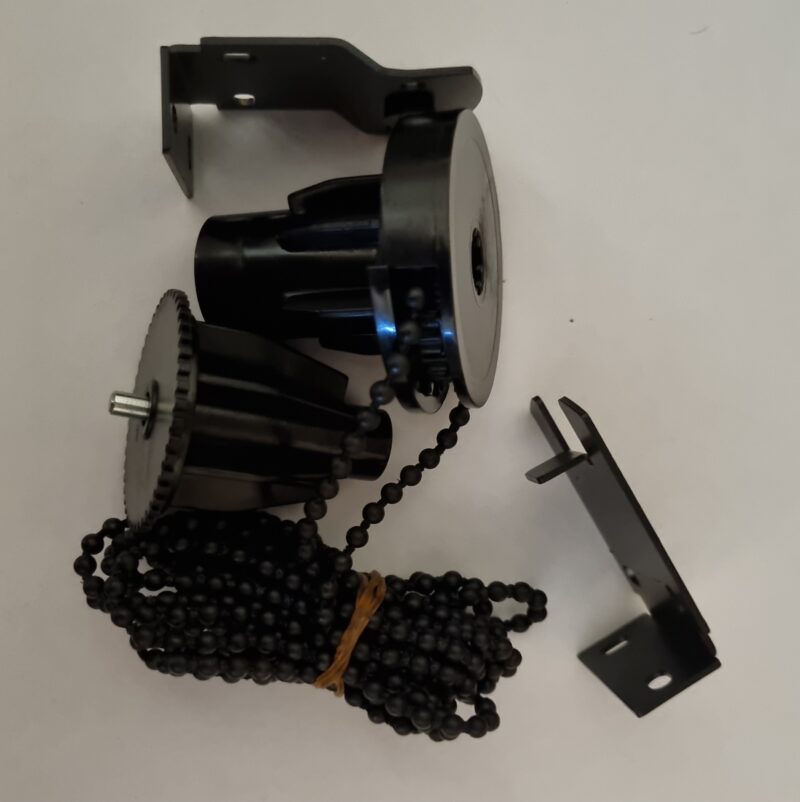 38mm Fitting kit Generic flat drive style roller blinds with retractable pin.. black long