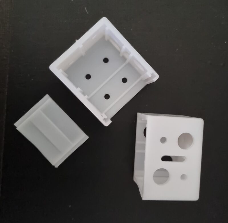 Fixing bracket 35 x 35mm headrail sliding front for slimline venetians - white