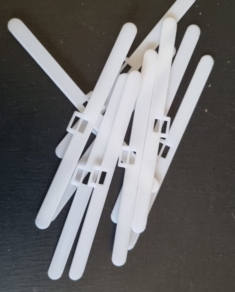 127mm slat hangers double white 2 Louvre or slat hangers 127mm plastic double...white only pack of 10