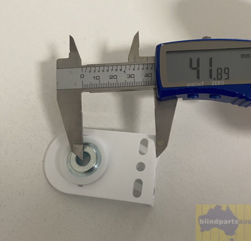 Bracket only - single centre bracket to suit 38mm drums on roller blinds operate independently