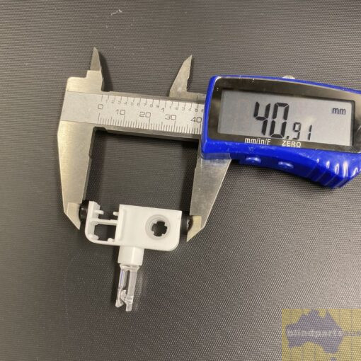 Vertical carrier plastic spacer peg type