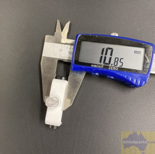 Vertical carrier plastic spacer peg type