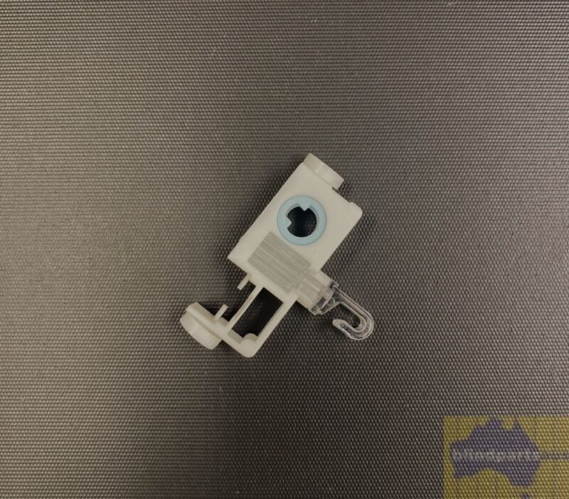 Vertical carrier removeable hook - plastic spacer white