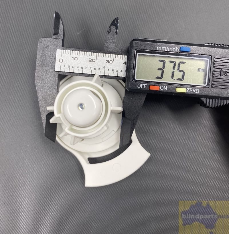 Acmeda chain control mechanism with shroud whitev